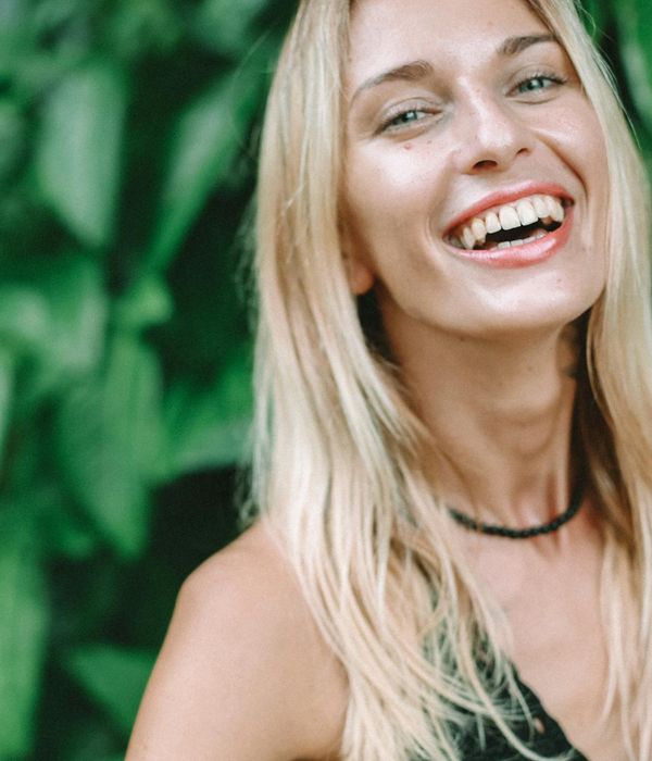 Woman feeling energetic and happy in a green natural environment.